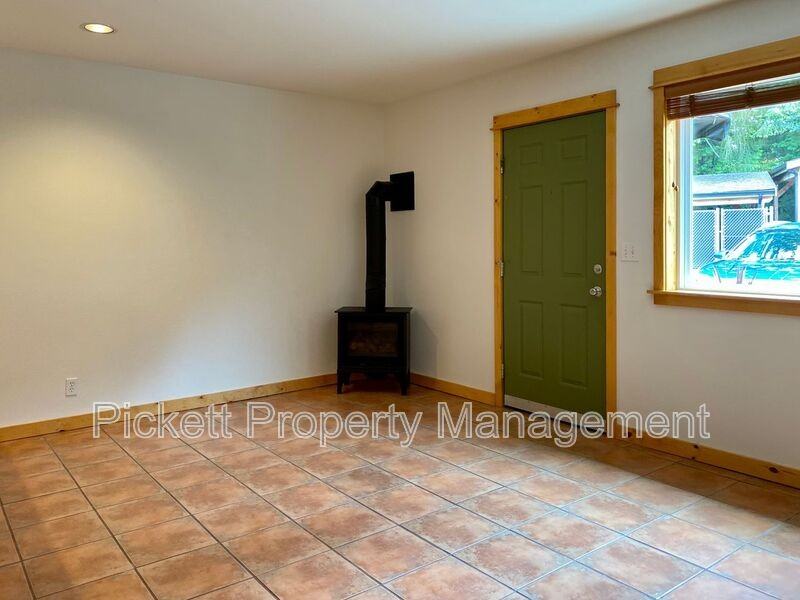 4673 Nw Walgren Dr #C - Photo 5 of 12