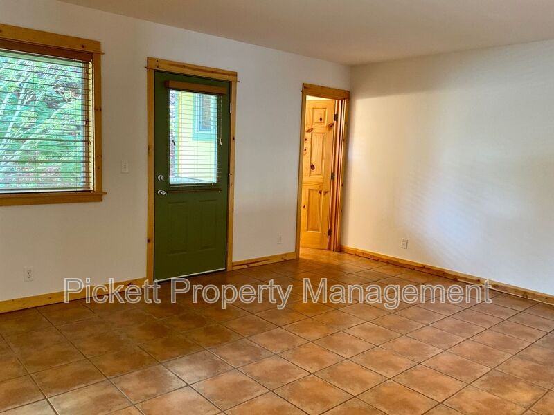 4673 Nw Walgren Dr #C - Photo 7 of 12