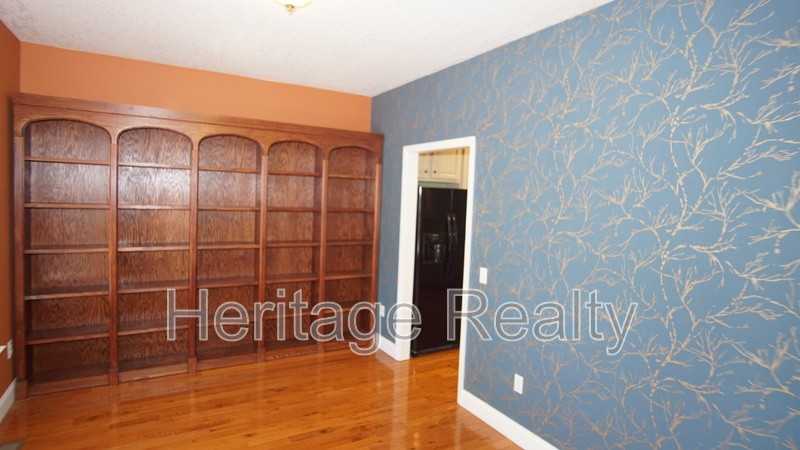 3006 Franklin Ave - Photo 3 of 24