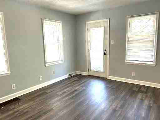 710 Greenfield Ave - Photo 2 of 14