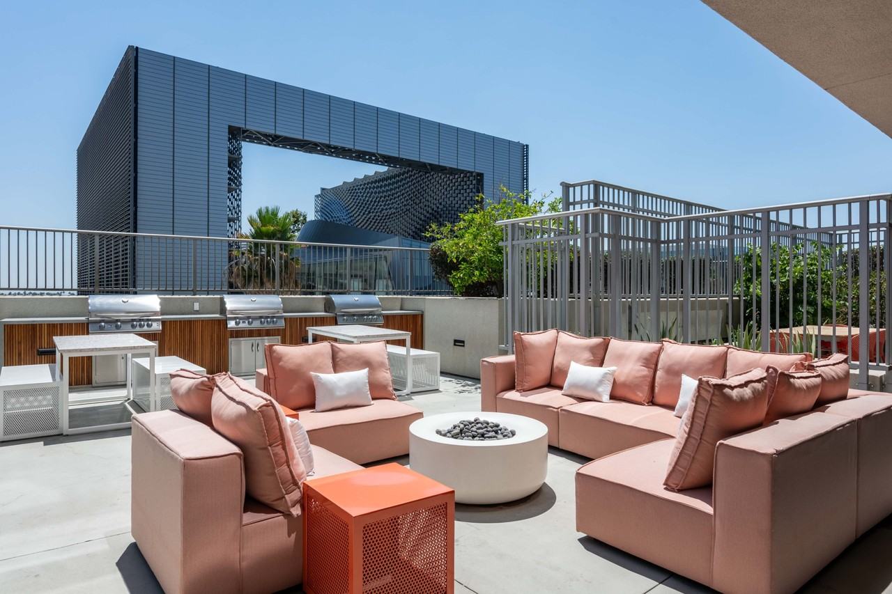 Lumina Hollywood - Photo 6 of 50