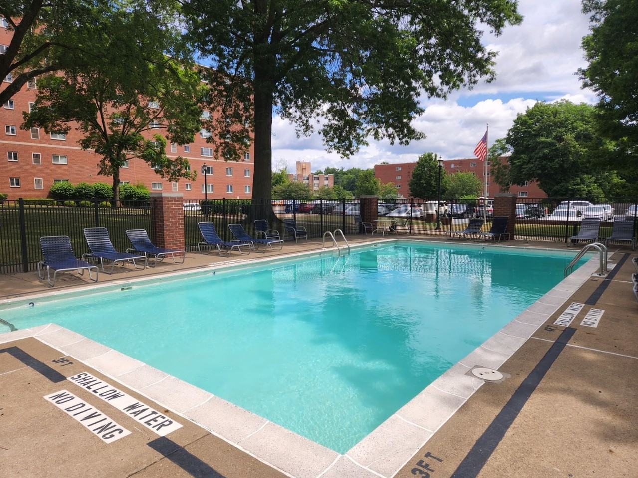 Washington Gardens - Photo 2 of 50