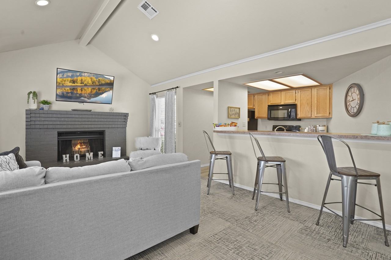 Persimmon Square Apartments - Photo 5 of 22