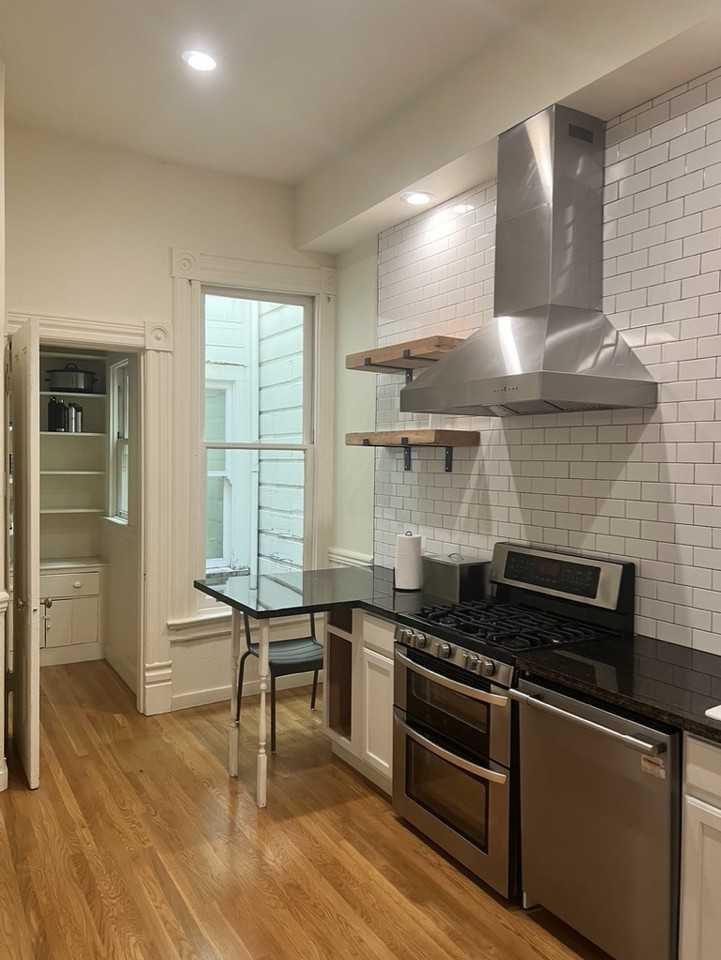 1536 Broderick Street - Photo 3 of 24