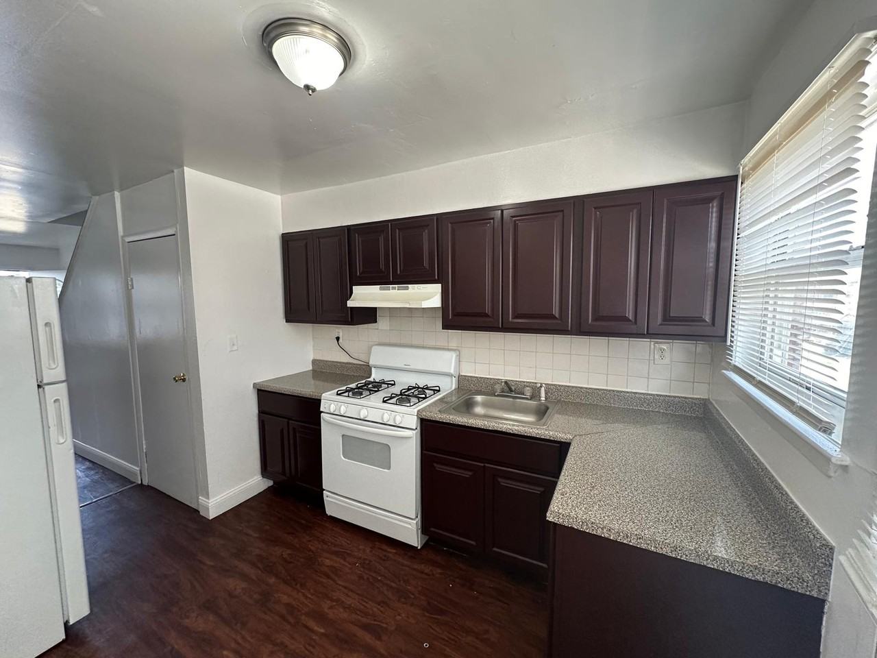 100 Roosevelt Ave - Photo 2 of 22