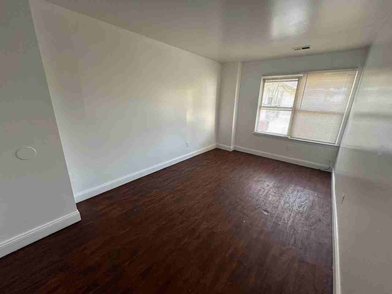 100 Roosevelt Ave - Photo 3 of 22