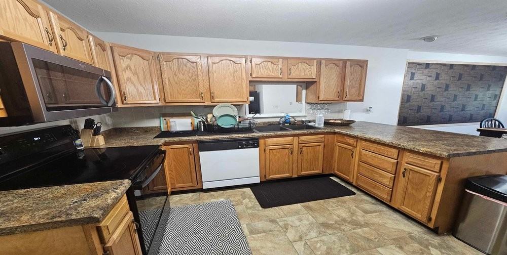 4075 Twin Lakes Cir #1 - Photo 3 of 18
