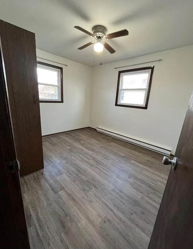 302 E 20th St #2 - Photo 3 of 11