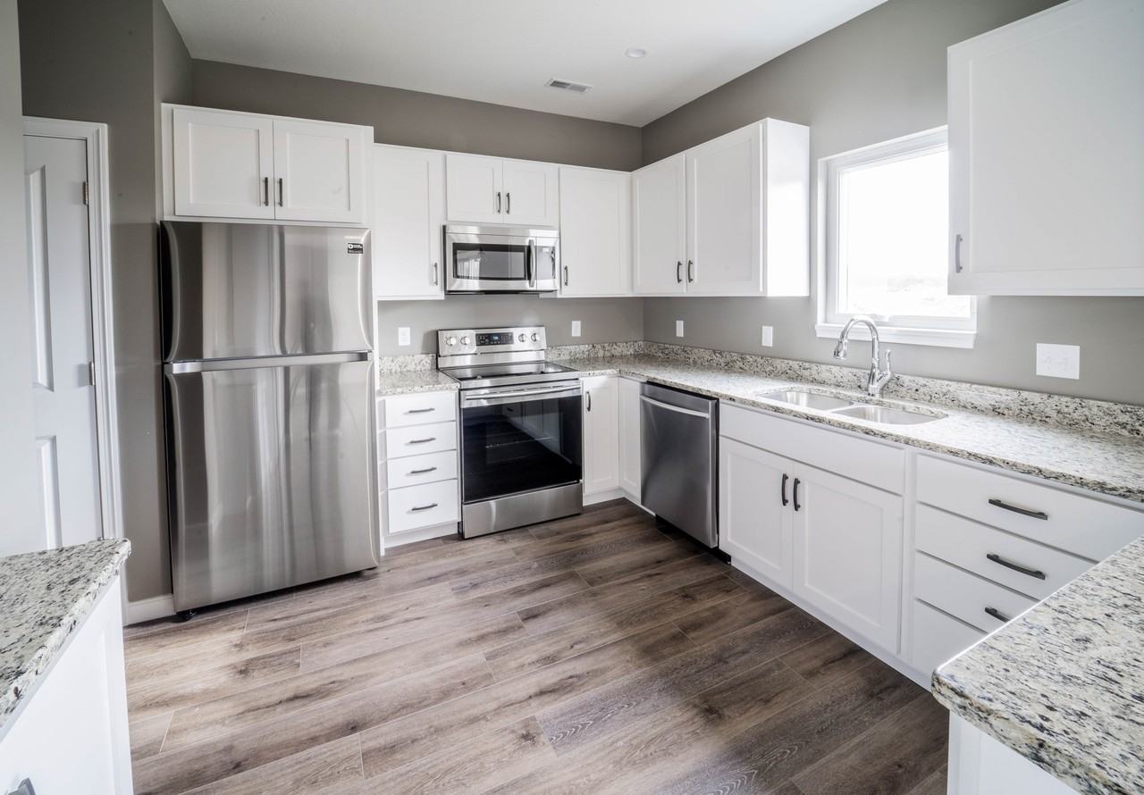 27 Town Square Blvd #NA - Photo 2 of 7