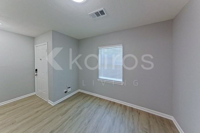 1546 14th Ave N - Photo 2 of 22