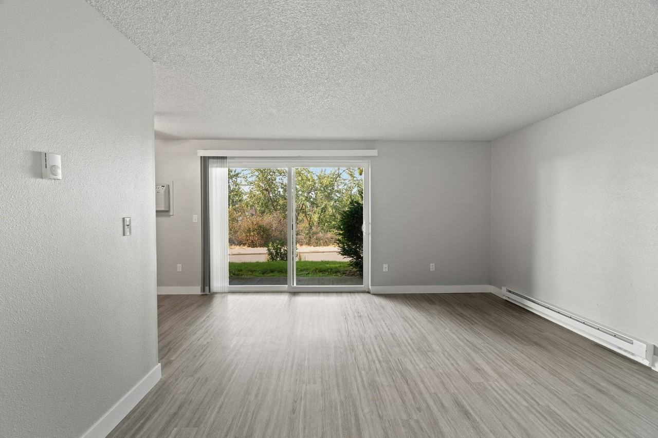 Riverton Terrace - Photo 7 of 31