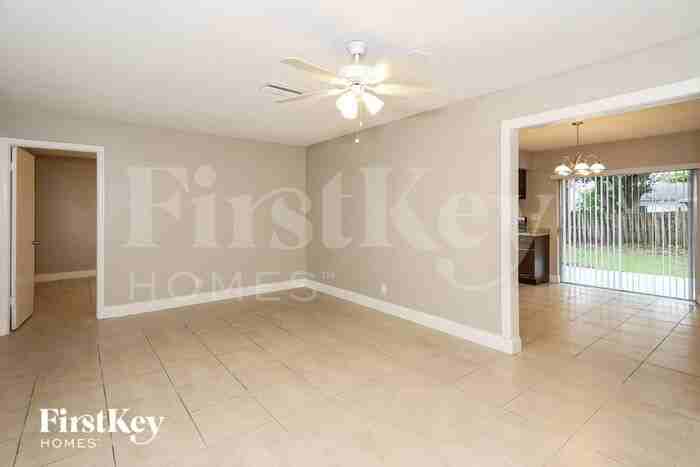 7816 Sw 6th St - Photo 2 of 15
