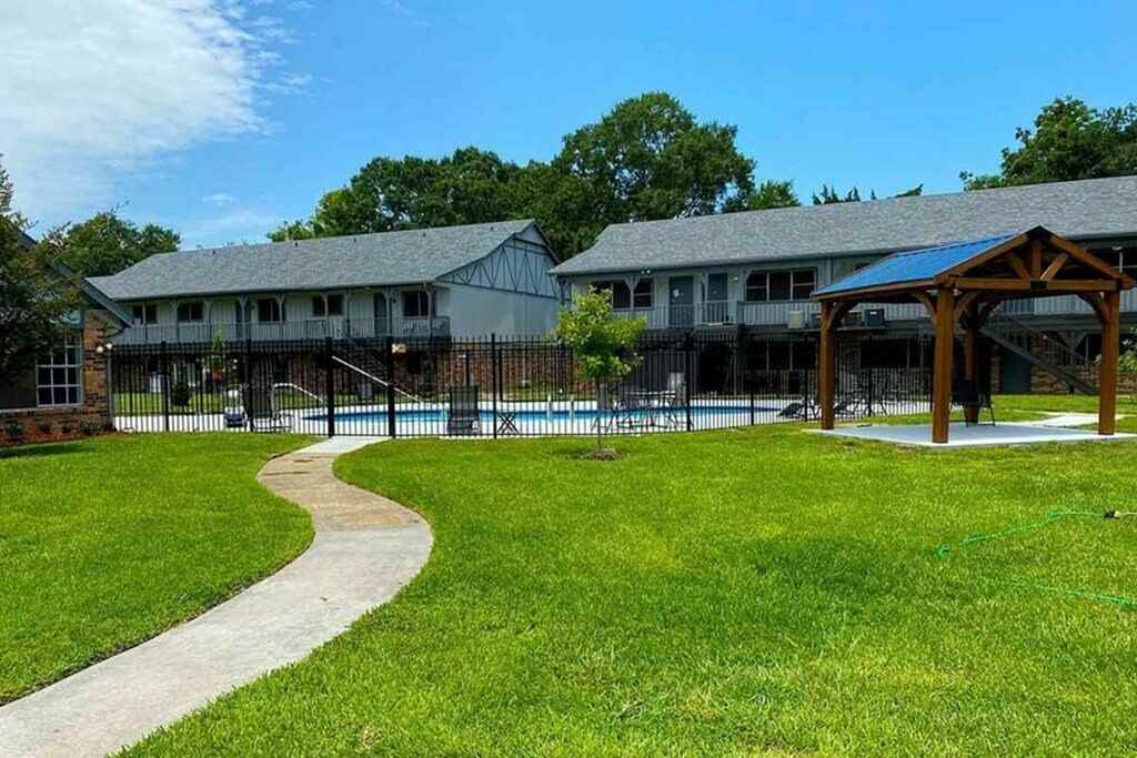 Stonegate Apartments - Photo 4 of 19