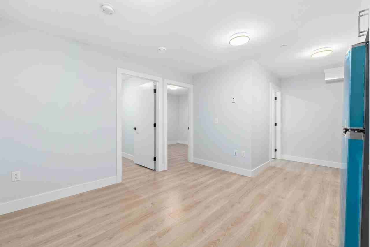 4330 Gladstone Street - Photo 6 of 8