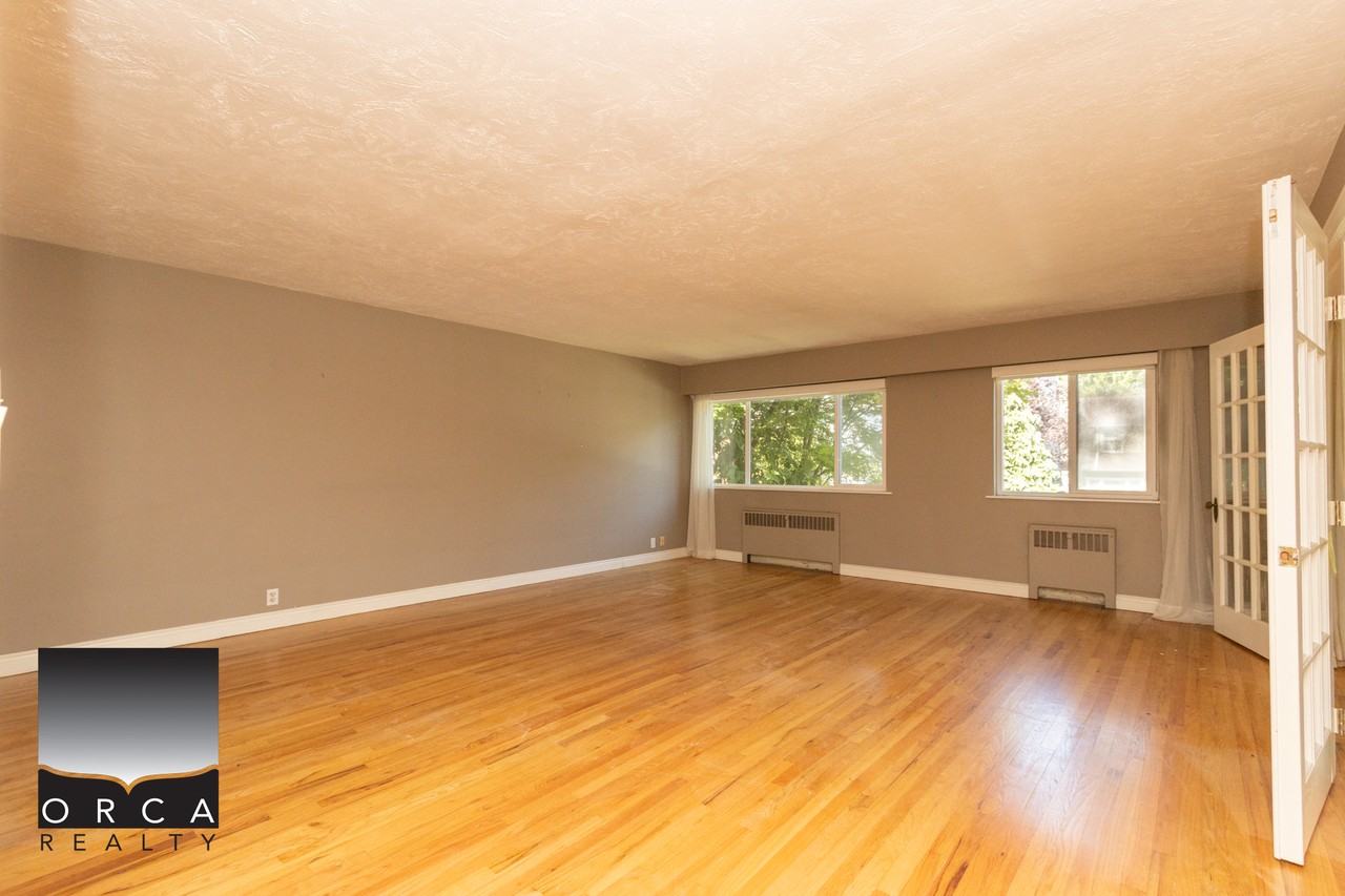 1116 11th Ave W - Photo 2 of 26