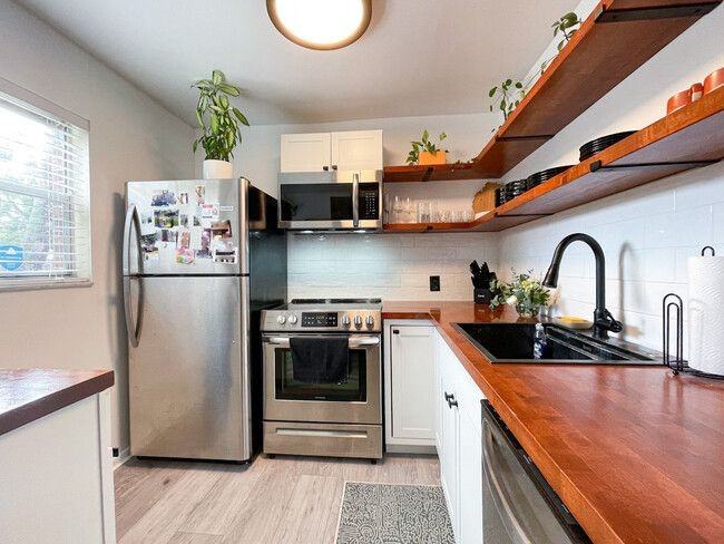 10415 Carrollbrook Cir ##Apt - Photo 3 of 6