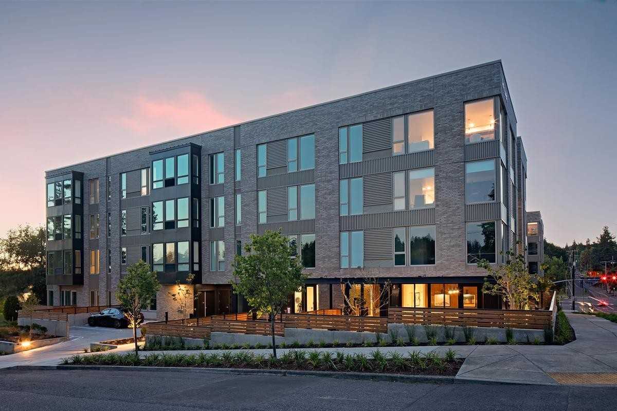 4525 Sw California St - Photo 3 of 32