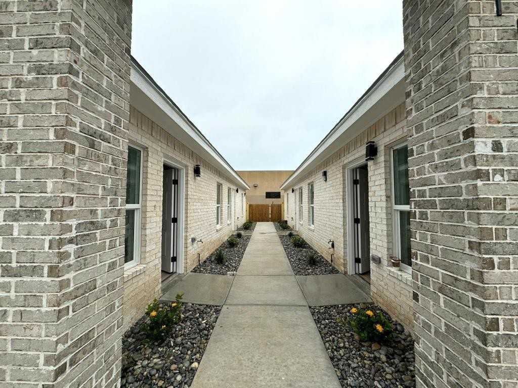 104 San Jose Apt 2 - Photo 2 of 17