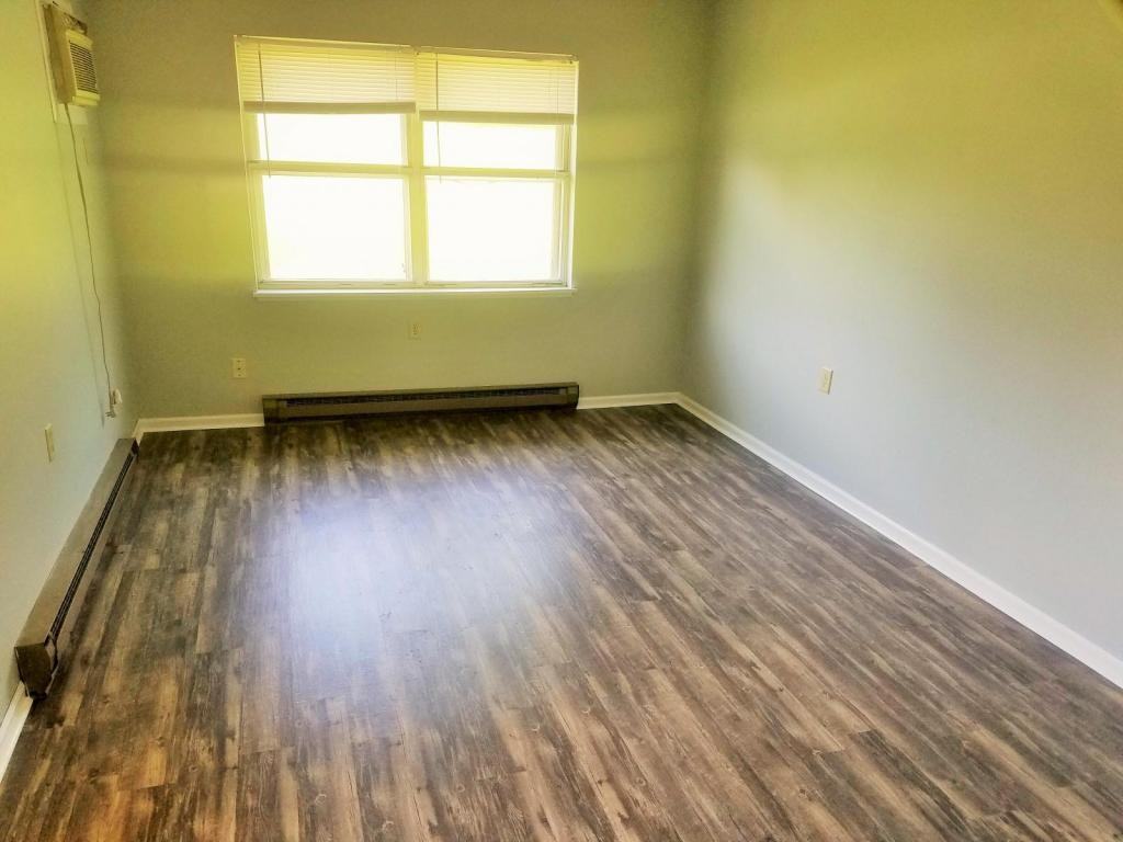 515 E 7th St - Photo 3 of 19