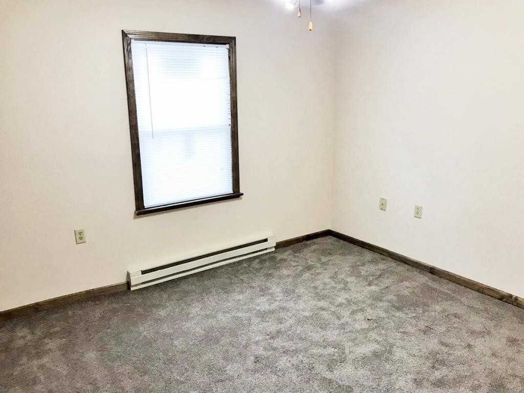 515 E 7th St - Photo 5 of 19