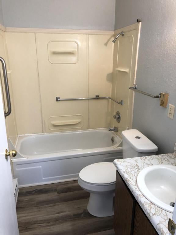 515 E 7th St - Photo 7 of 19