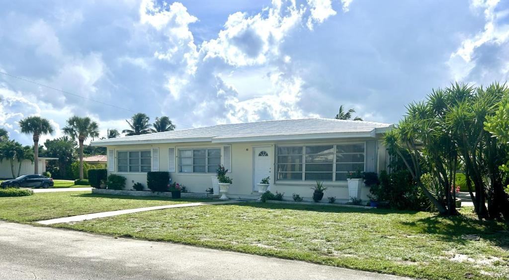 146 Duke Dr - Photo 2 of 19