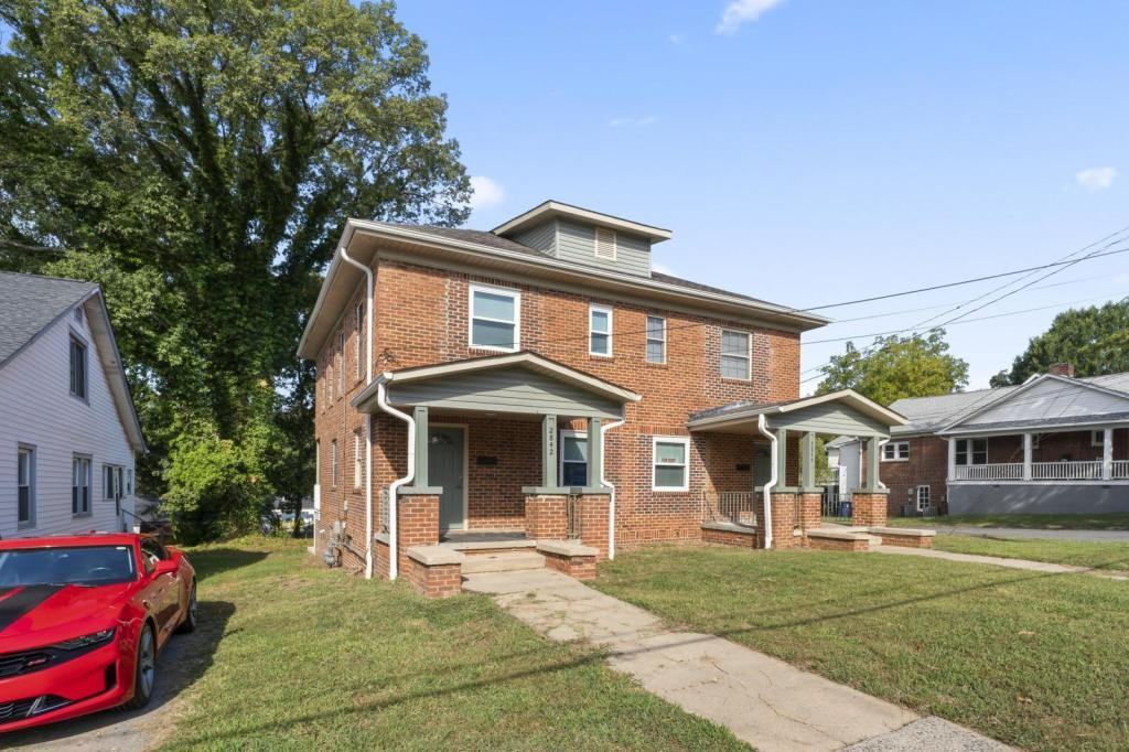 2842 Ne Bon Air Ave - Photo 4 of 32