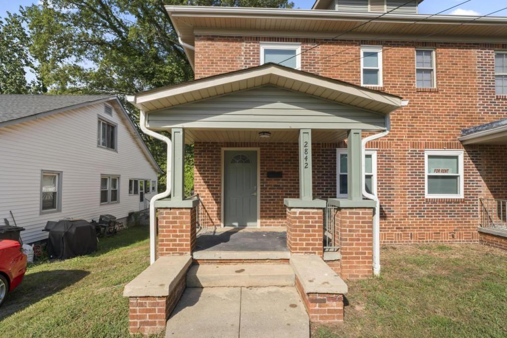 2842 Ne Bon Air Ave - Photo 5 of 32