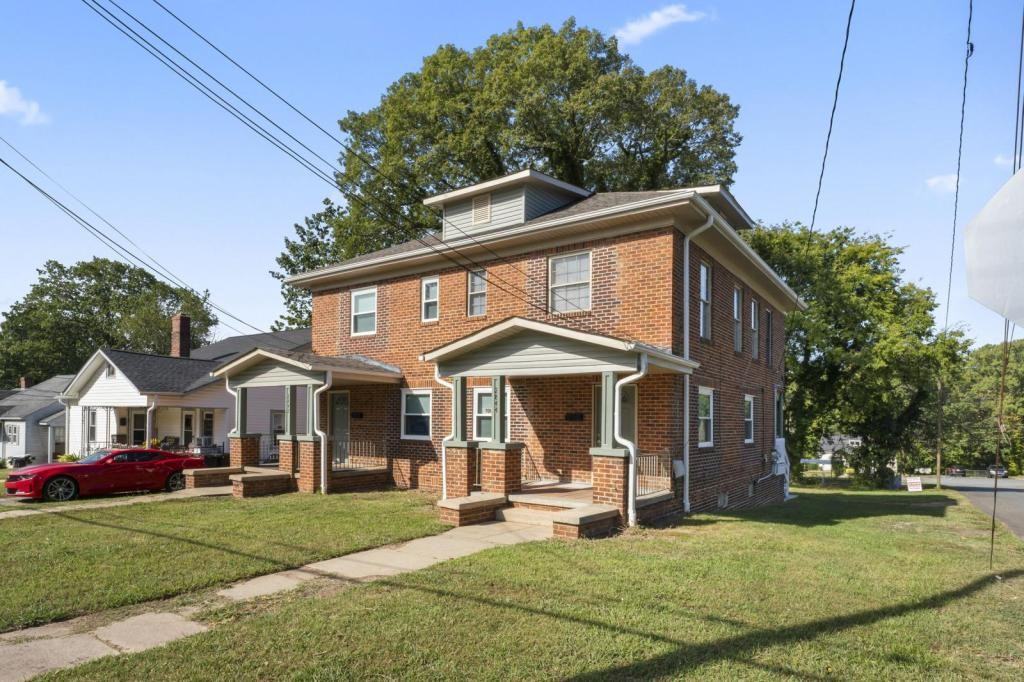 2842 Ne Bon Air Ave - Photo 7 of 32