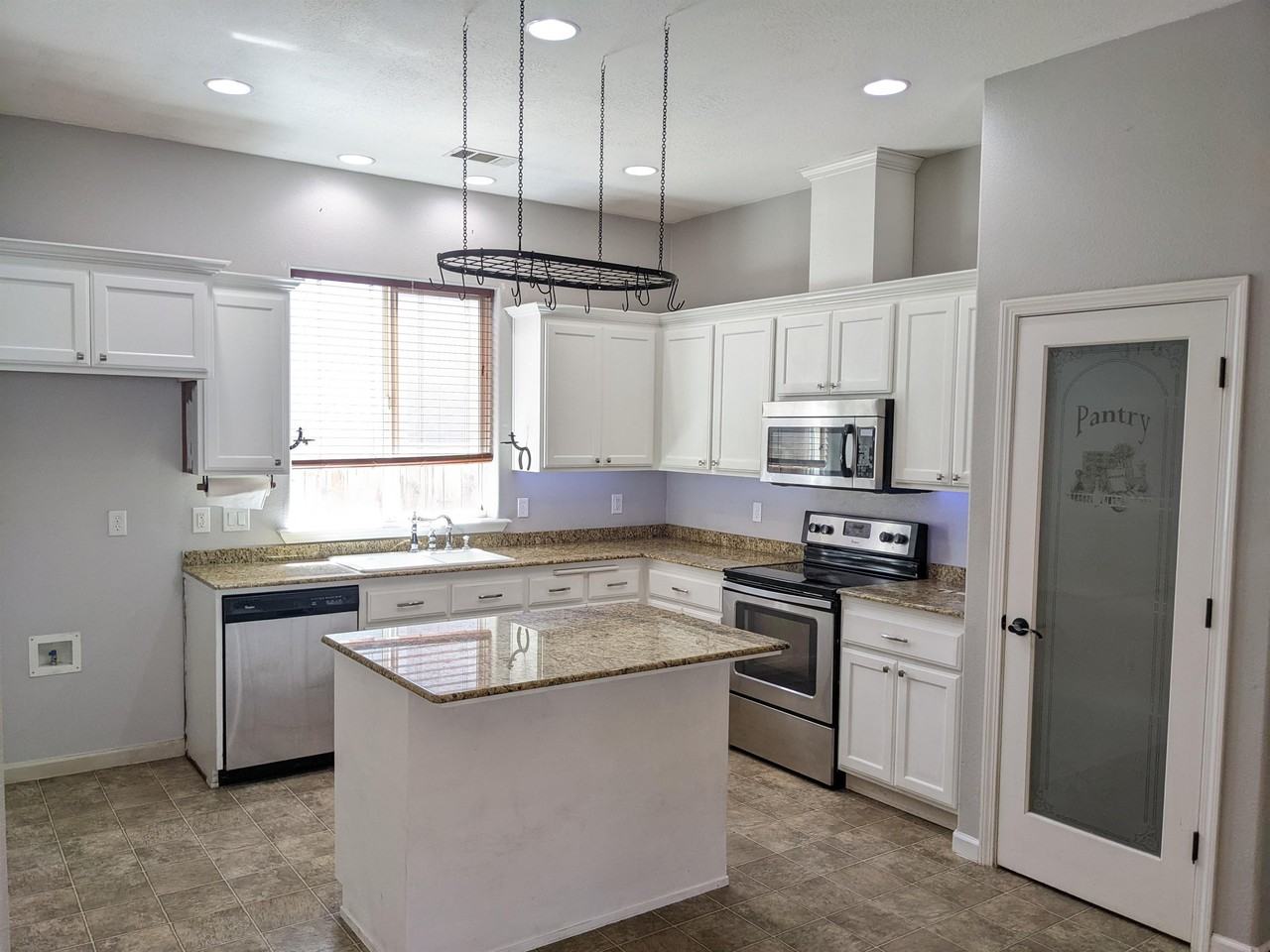 7422 Greystone Dr - Photo 3 of 22