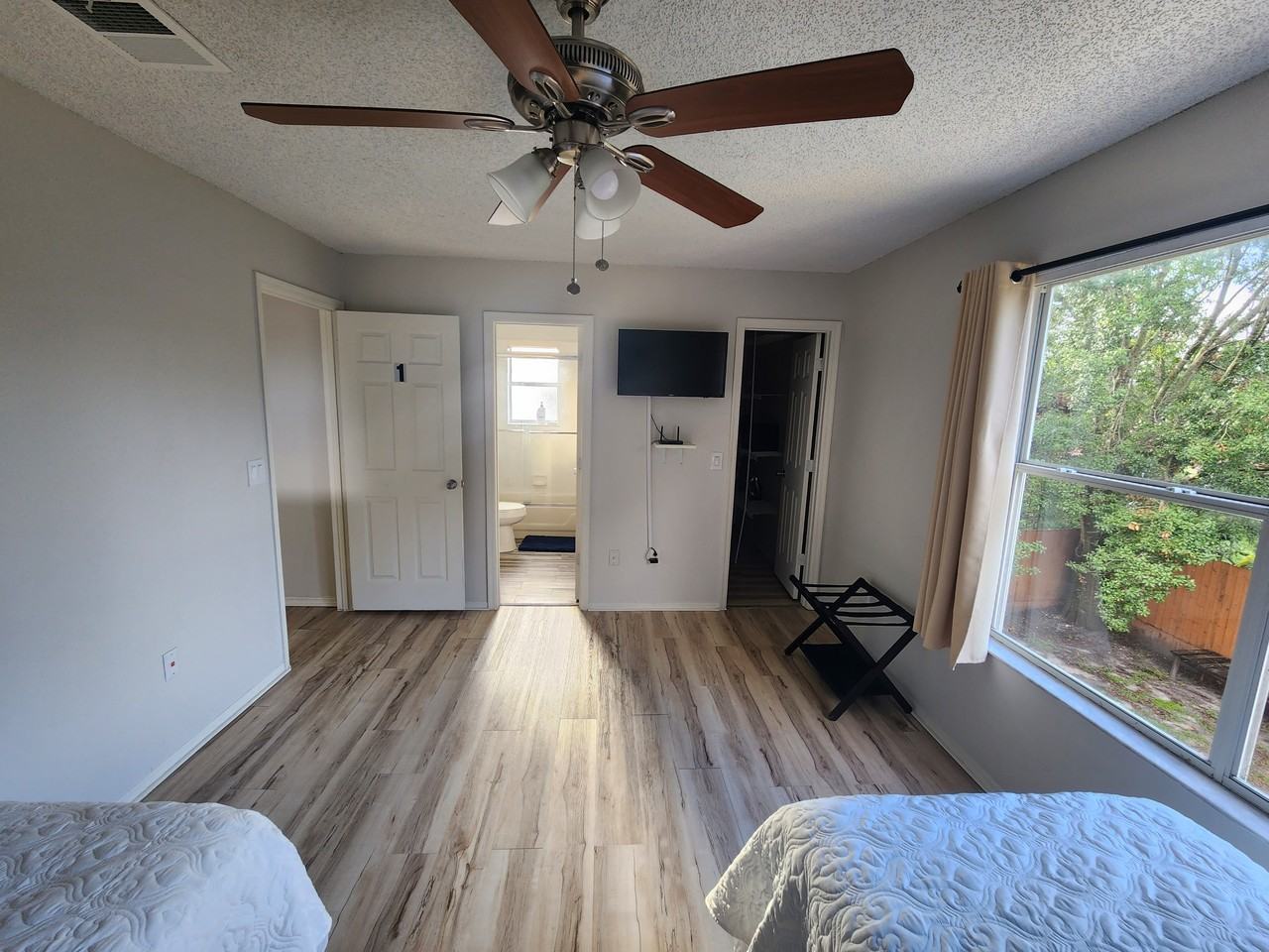 13701 Glasser Ave #1 - Photo 2 of 21