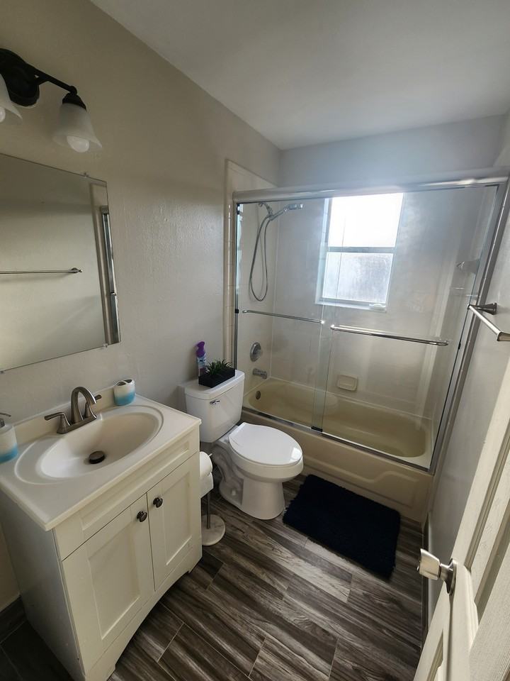 13701 Glasser Ave #1 - Photo 3 of 21