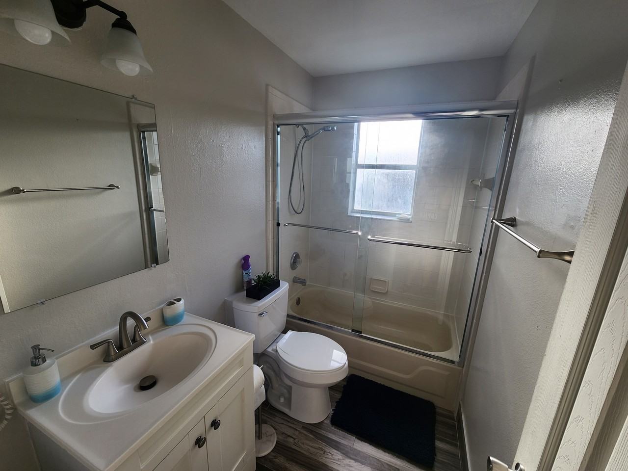 13701 Glasser Ave #1 - Photo 4 of 21