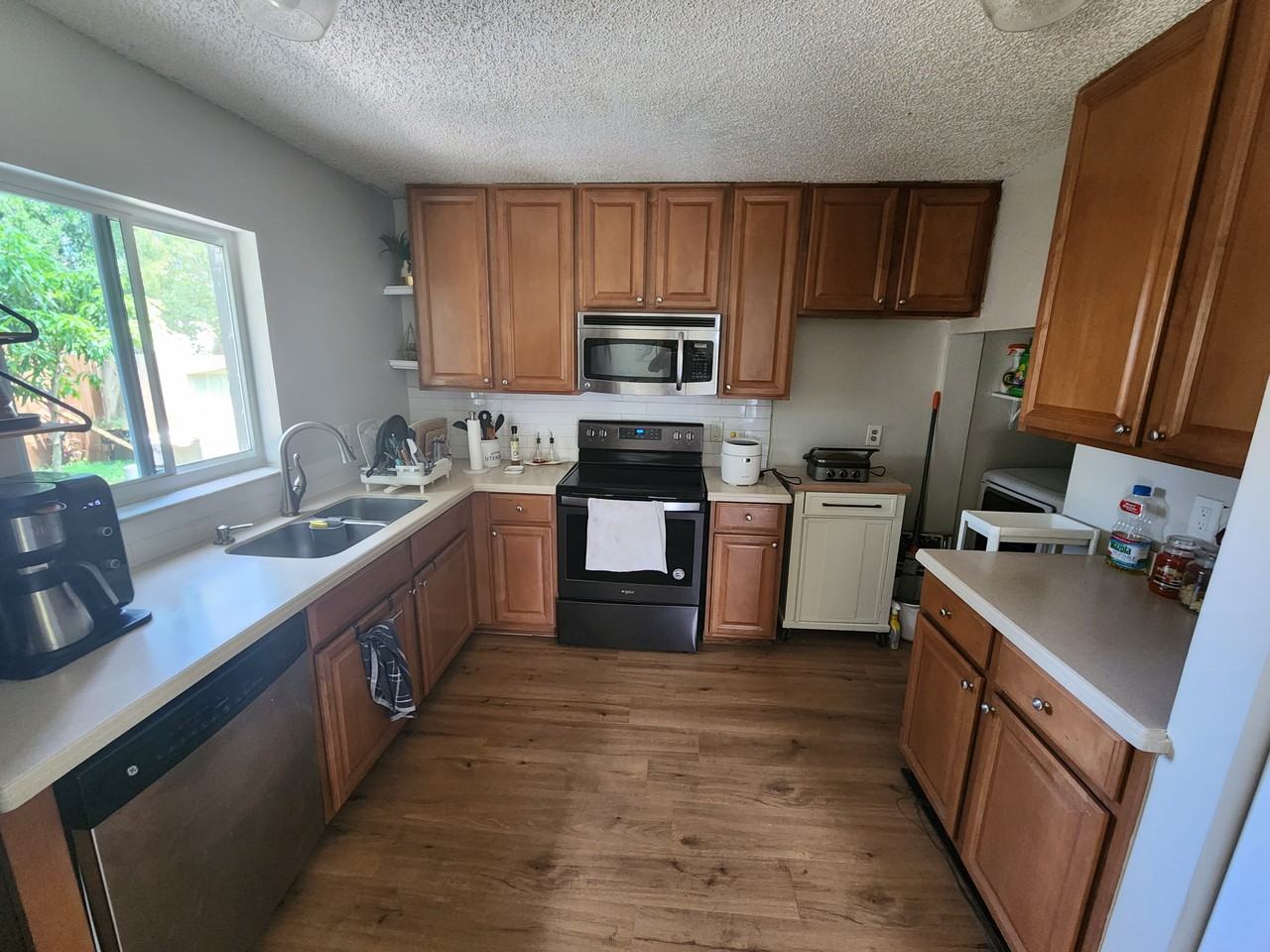 13701 Glasser Ave #1 - Photo 5 of 21