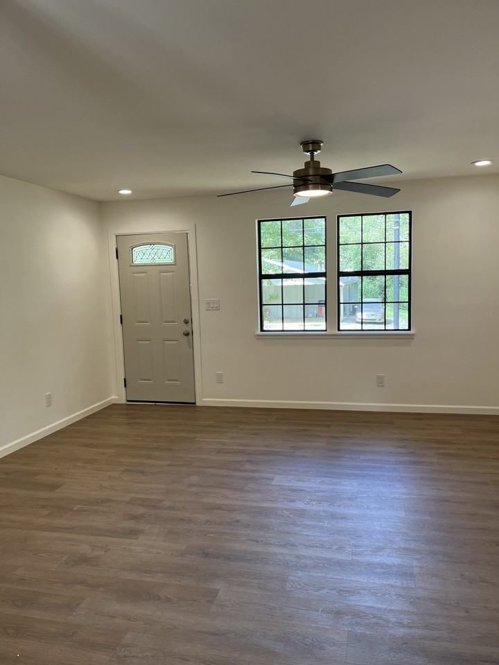 1613 San Saba St #NA - Photo 2 of 14