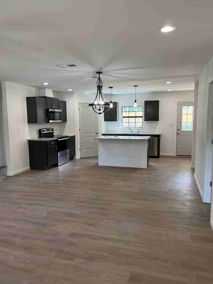 1613 San Saba St #NA - Photo 3 of 14