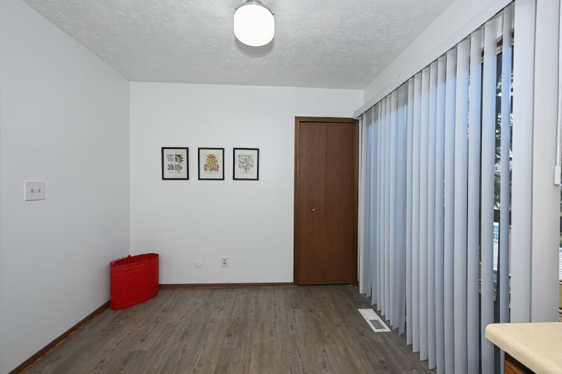 592 Treeside Dr - Photo 3 of 19