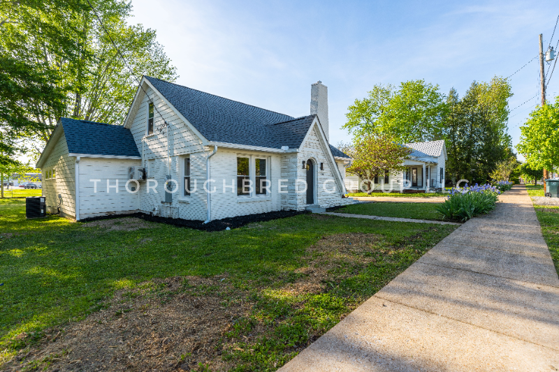 210 S Park St - Photo 2 of 14