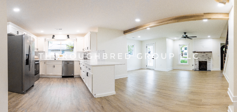 210 S Park St - Photo 3 of 14