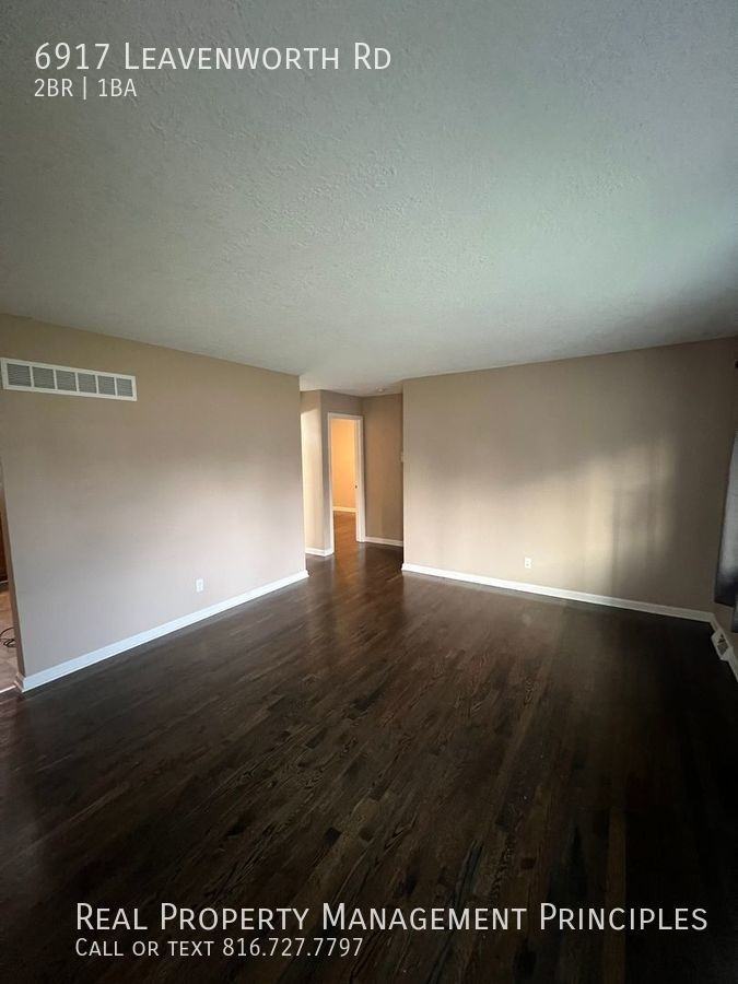 6917 Leavenworth Rd - Photo 3 of 12