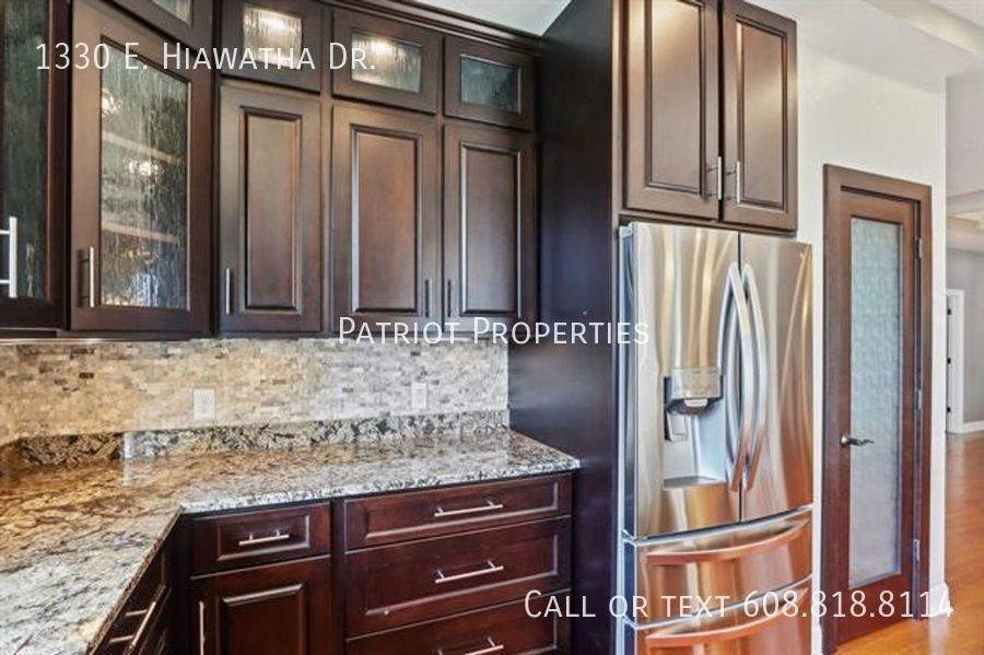 1330 E Hiawatha Dr - Photo 3 of 50