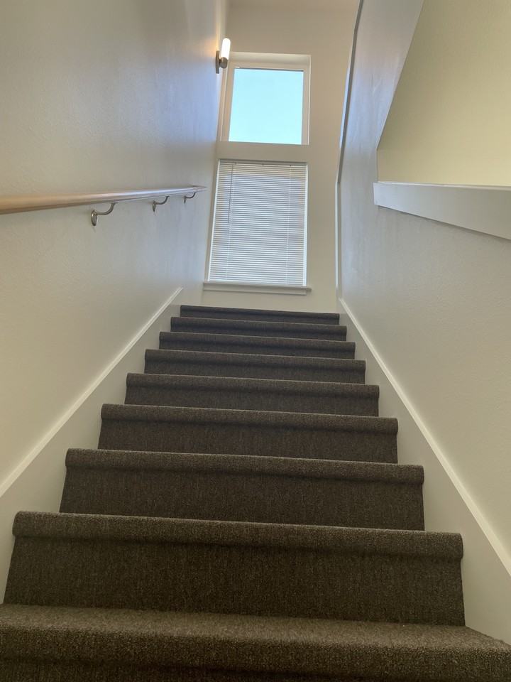 119 Northwest Coast Street - Photo 3 of 4