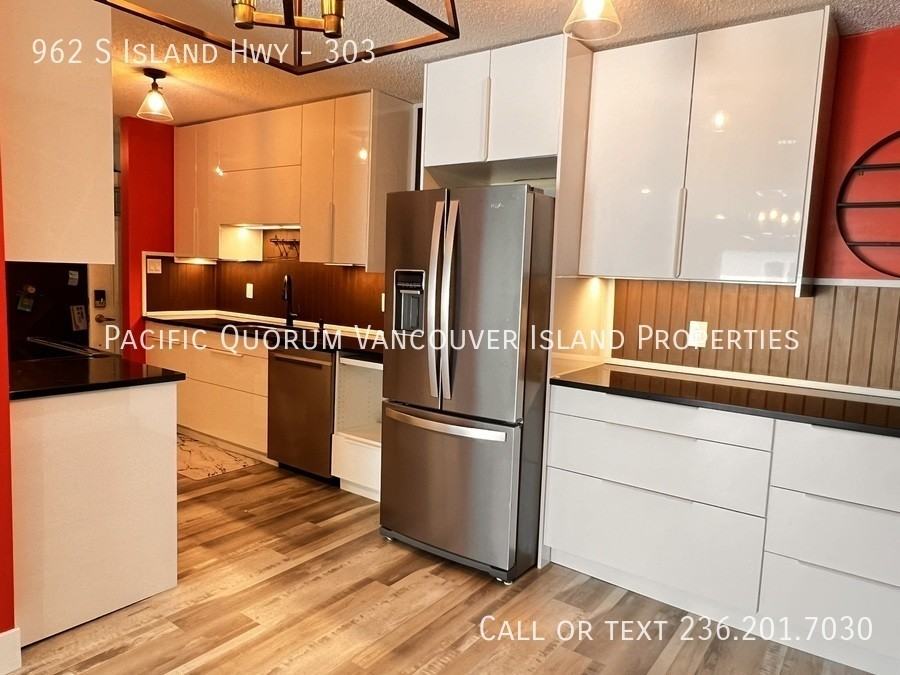 962 Island Hwy S #303 - Photo 3 of 16