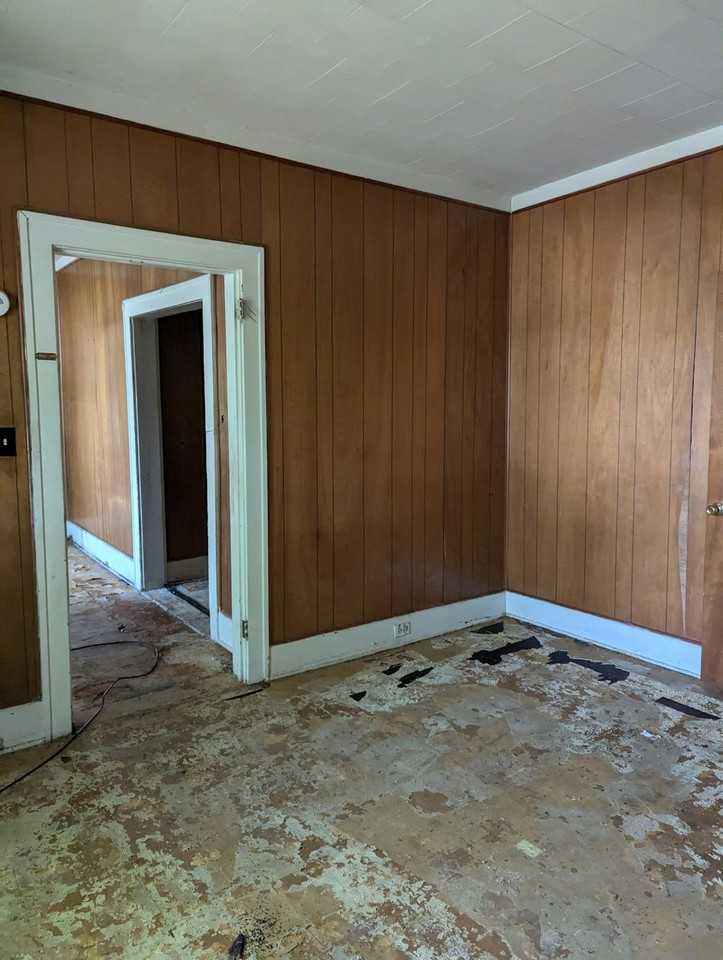 718 East Illinois Avenue - Photo 2 of 11