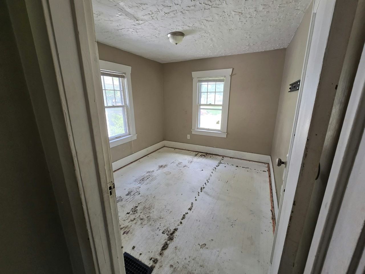 1363 East Johns Avenue - Photo 4 of 17