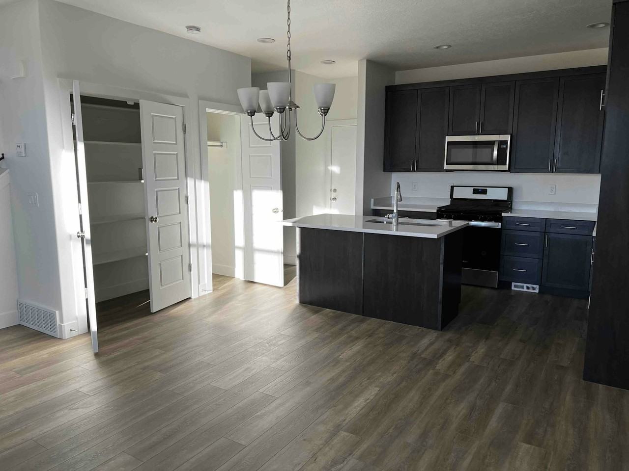 2021 South Sawmill Boulevard - Photo 3 of 22