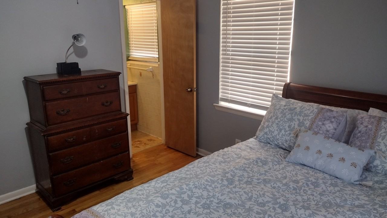 335 Royal Avenue - Photo 2 of 8