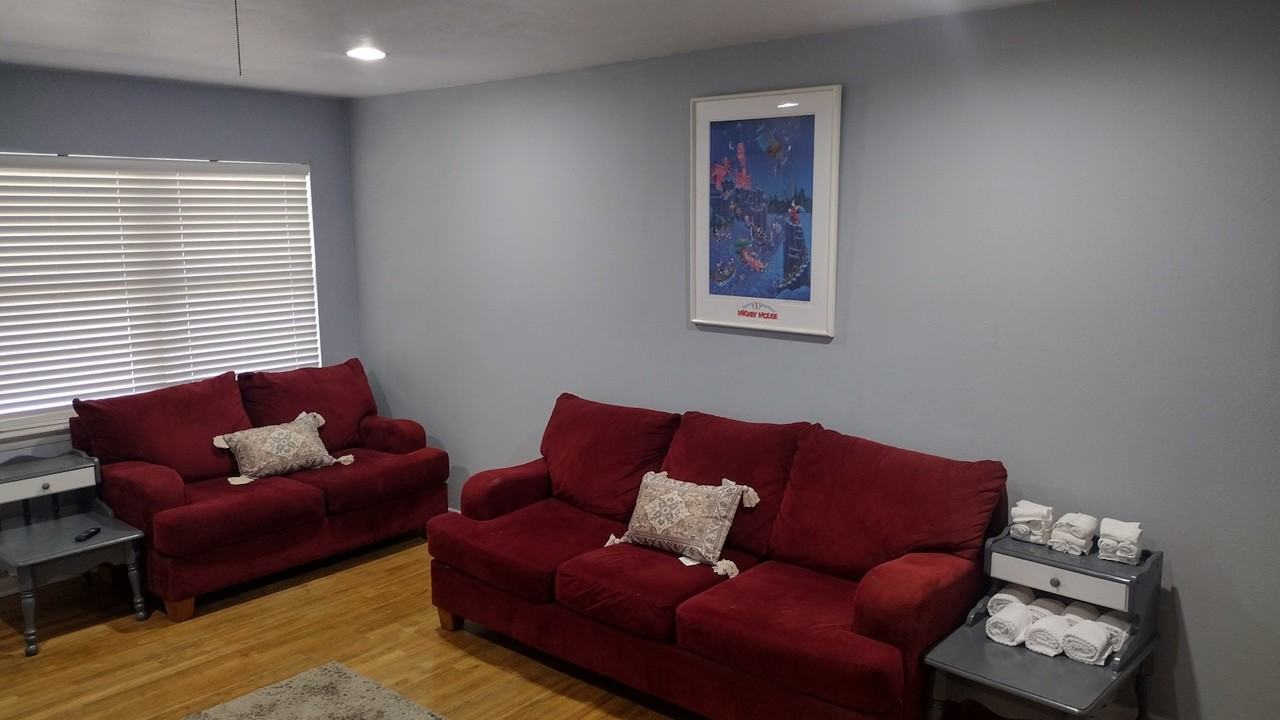 335 Royal Avenue - Photo 3 of 8