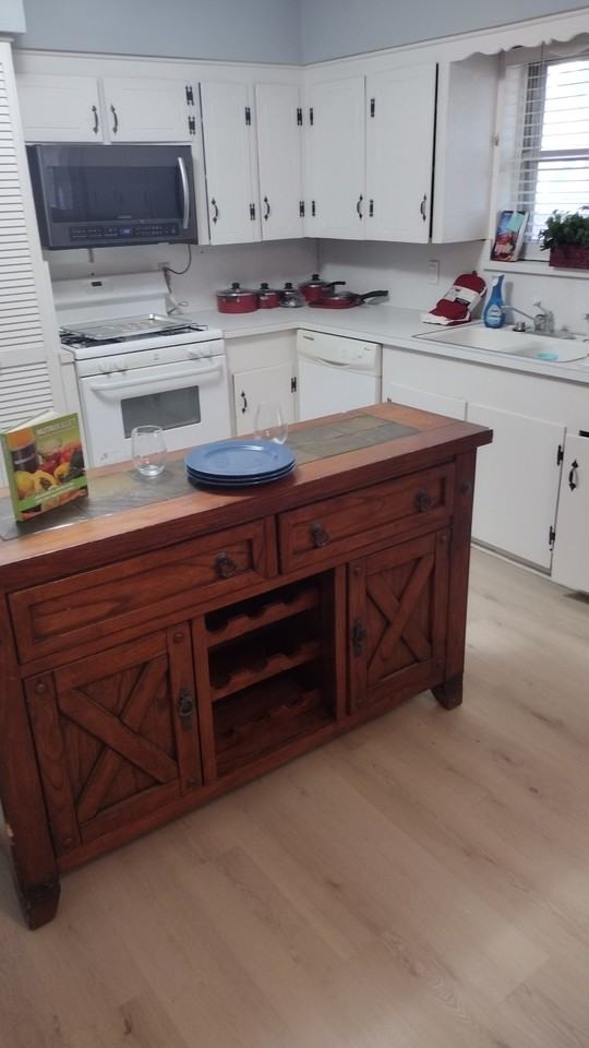 335 Royal Avenue - Photo 5 of 8