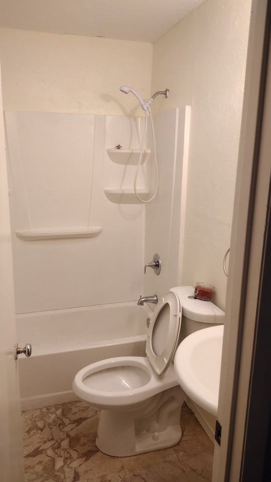 335 Royal Avenue - Photo 6 of 8